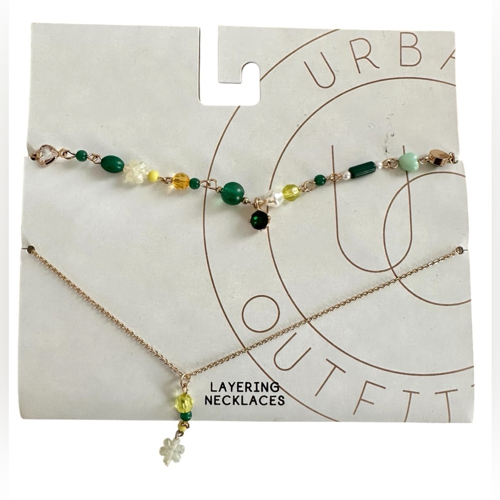 Urban Outfitters Layering Necklace
Gold Tone Green Beaded Fashion Boho Glam NWT